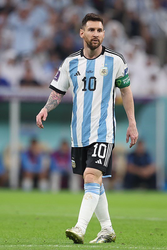 Lionel Messi playing for Argentina at the 2022 World Cup