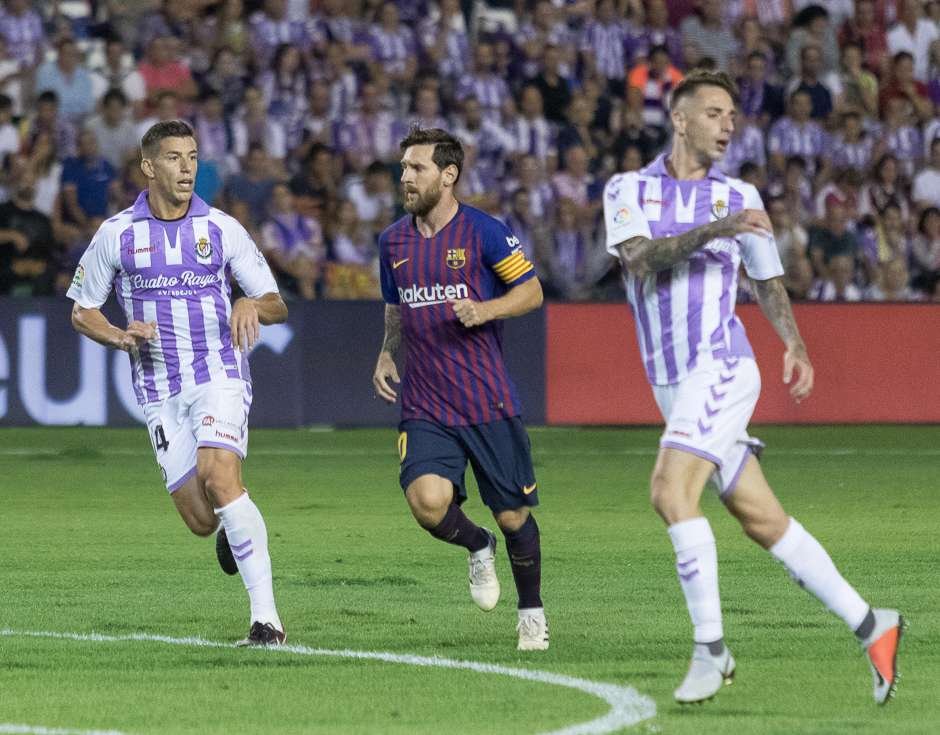 Lionel Messi playing for FC Barcelona in 2018